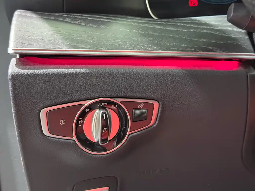 Mercedes-Benz E-Class 2023 — фото 18