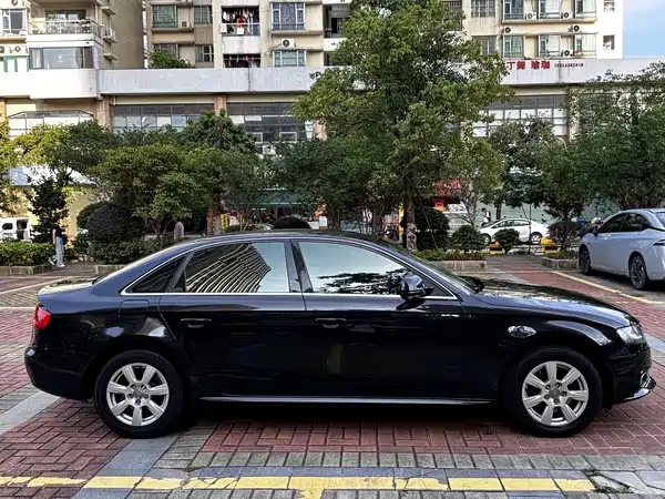 Audi A4L 2012