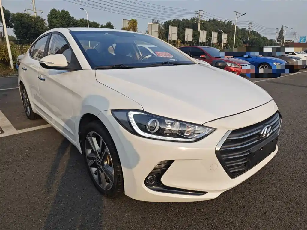 Hyundai Elantra 2019 — фото 23