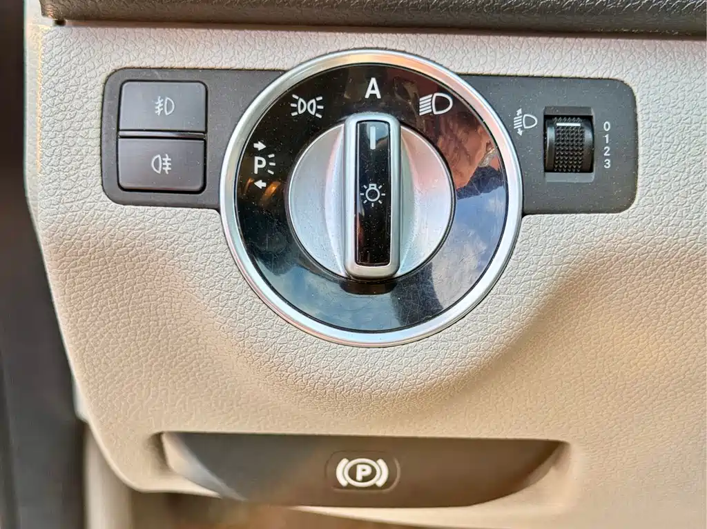 Mercedes-Benz C-Class 2011 — фото 17