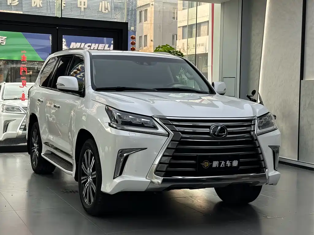 Lexus LX 2017 — фото 10