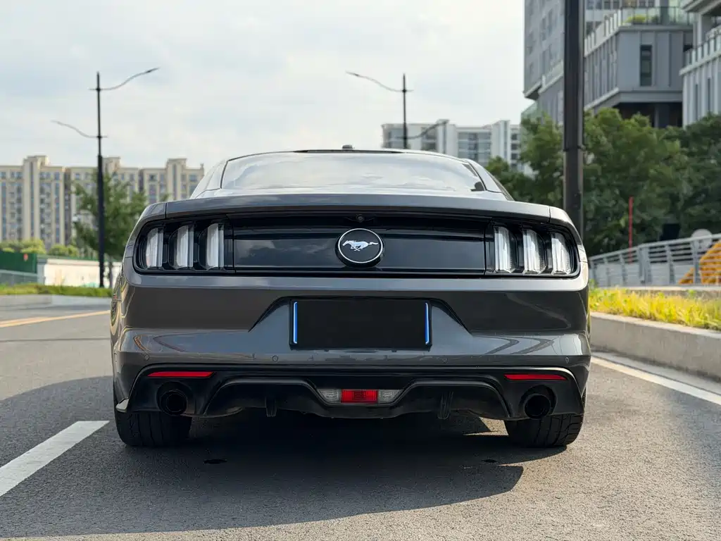 Ford Mustang 2017 — фото 11