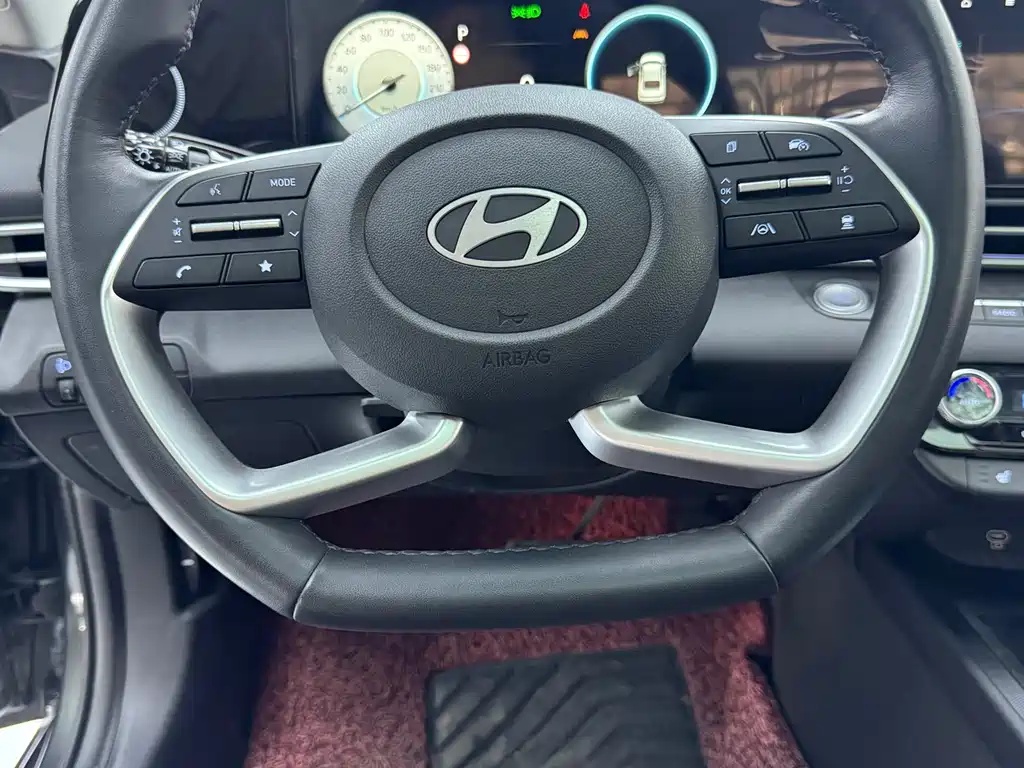 Hyundai Elantra 2023 — фото 15