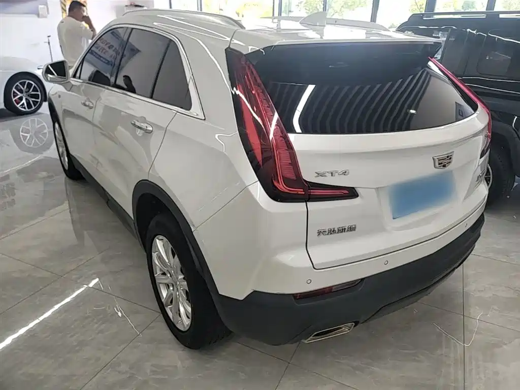 Cadillac XT4 2021 — фото 5