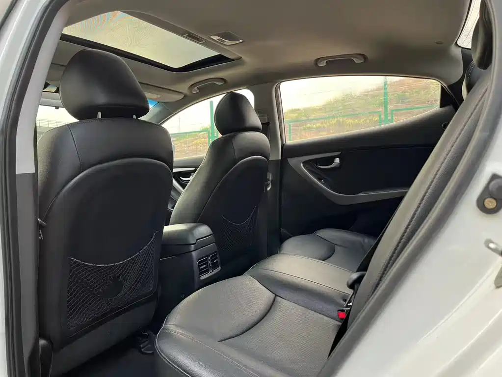 Hyundai Elantra Langdong 2015 — фото 6