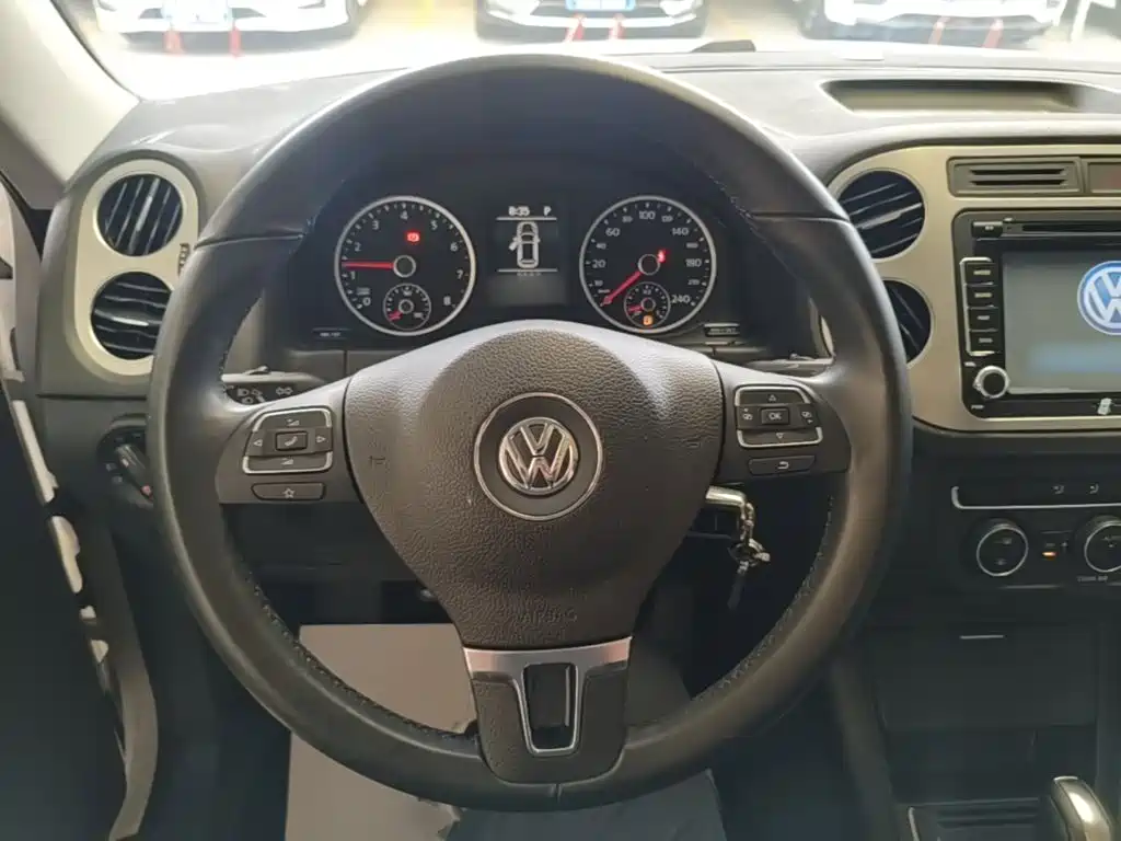 Volkswagen Tiguan 2016 — фото 11