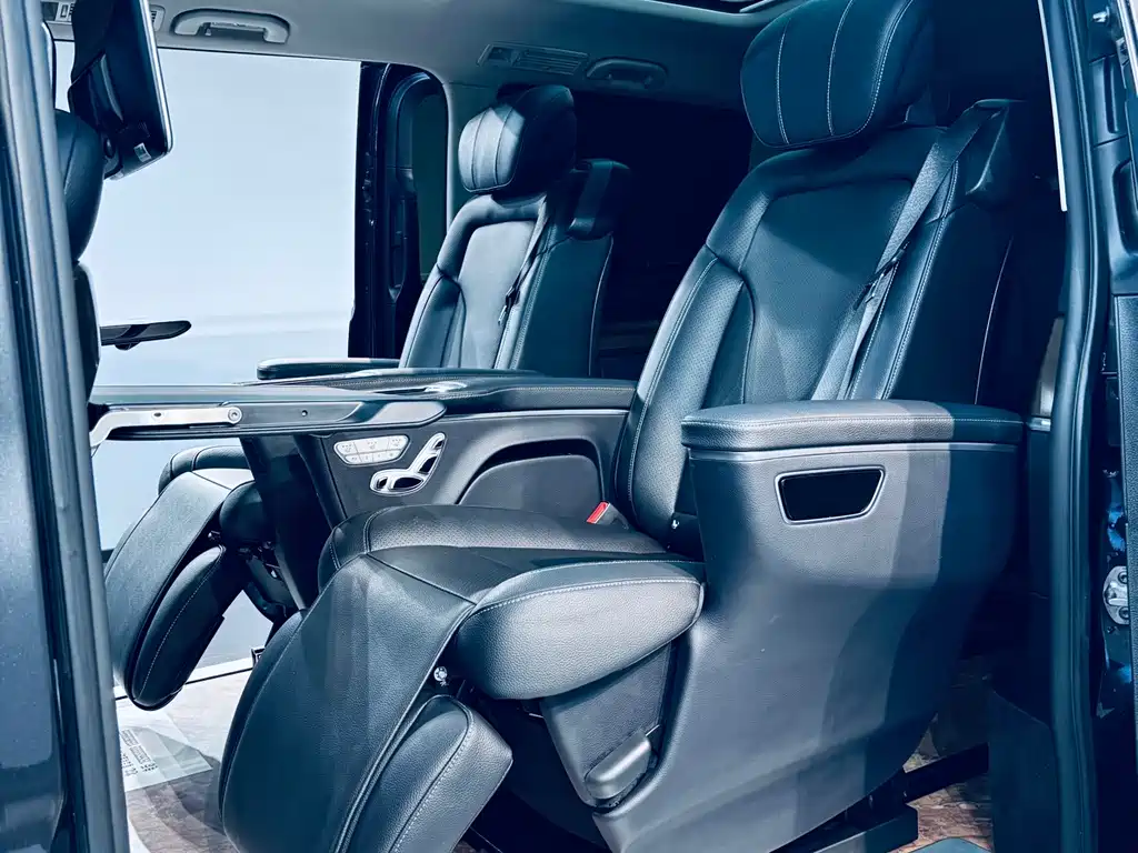 Mercedes-Benz V-Class 2022 — фото 12