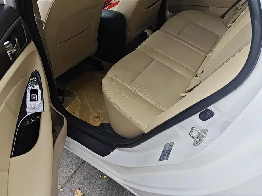 Changan Eado 2017 — фото 11