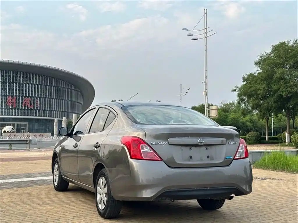 Nissan Sunny 2015 — фото 6