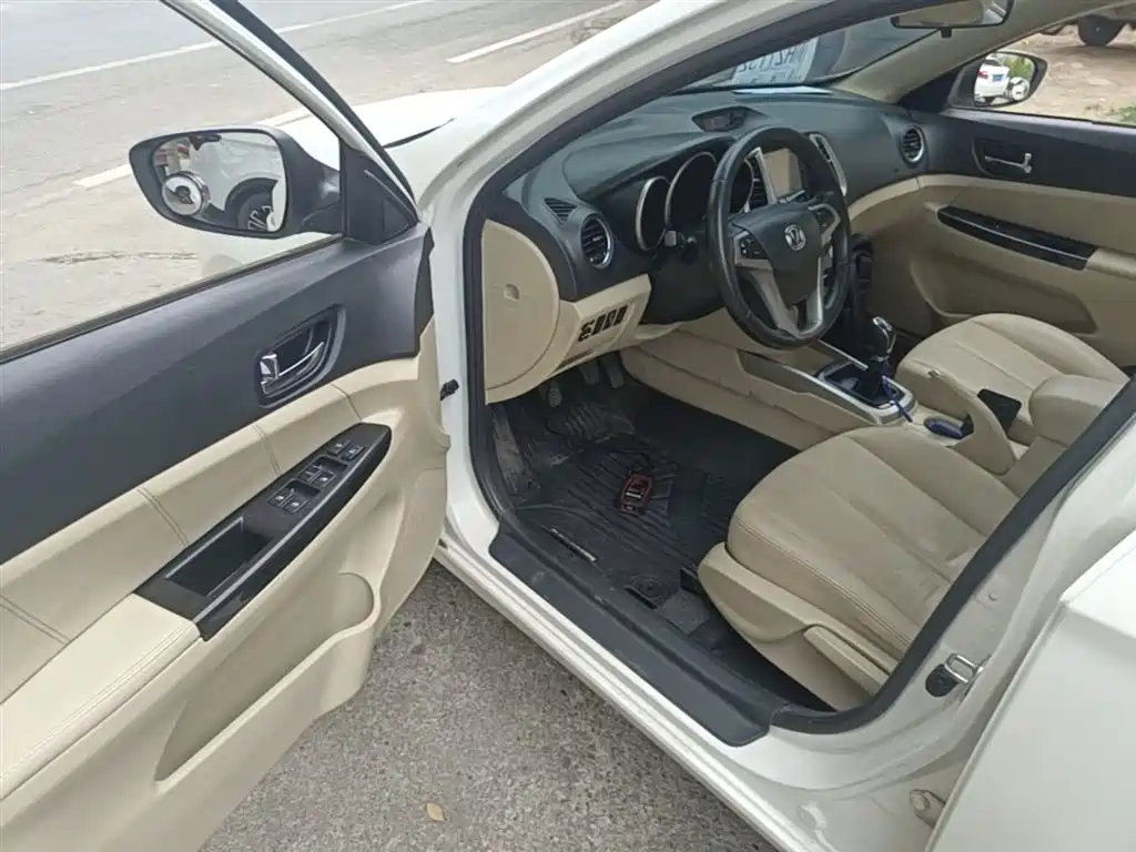 Changan Eado 2015 — фото 16