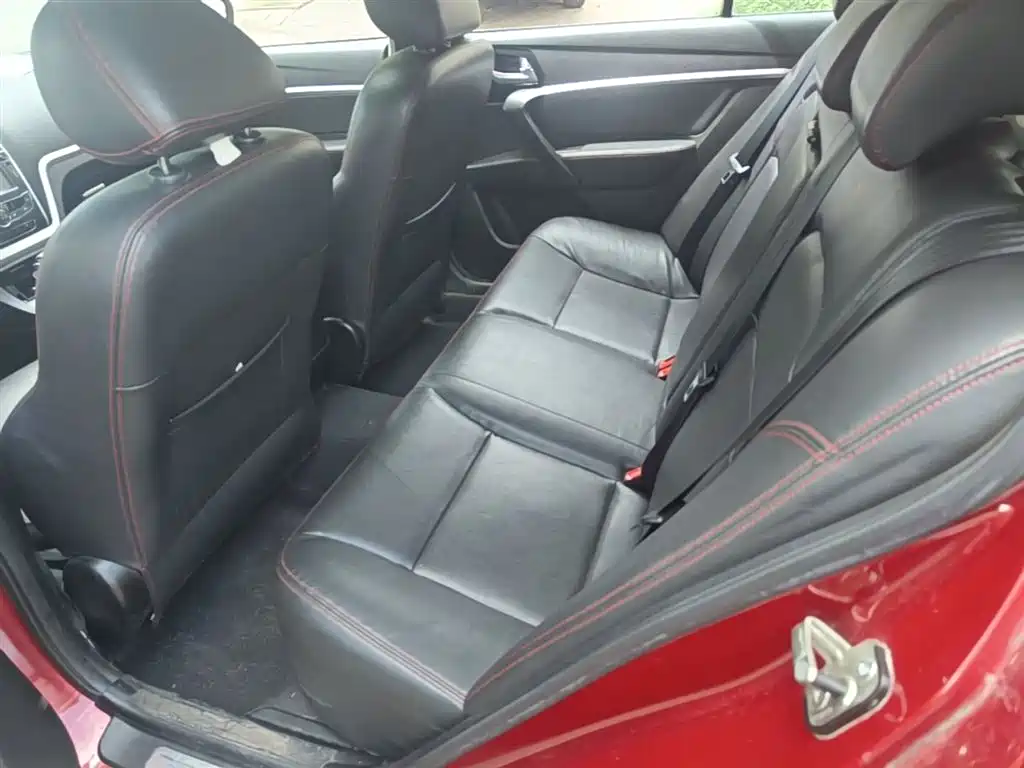 Geely Emgrand 2015 — фото 17