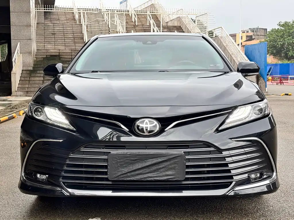 Toyota Camry 2023 — фото 2