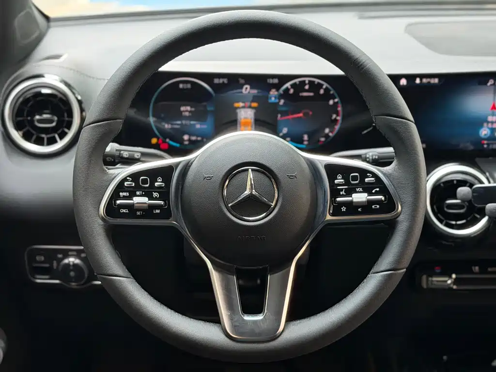 Mercedes-Benz GLB 2023 — фото 13