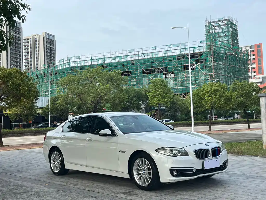 BMW 5 Series 2015 — фото 3