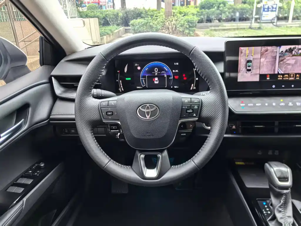Toyota Camry 2025 — фото 9