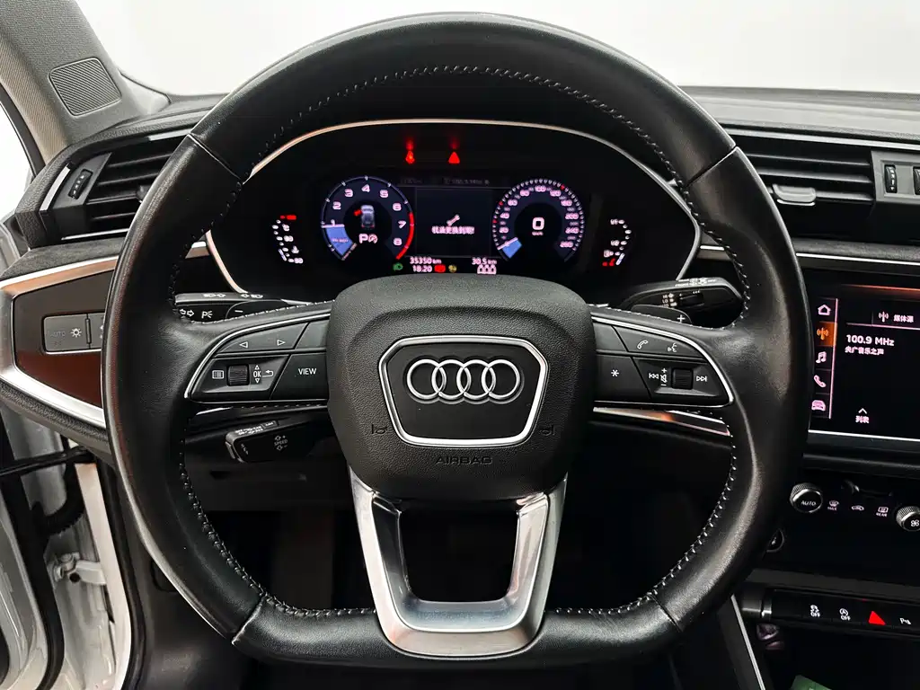 Audi Q3 2021 — фото 13