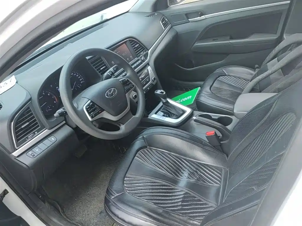 Hyundai Elantra 2018 — фото 15