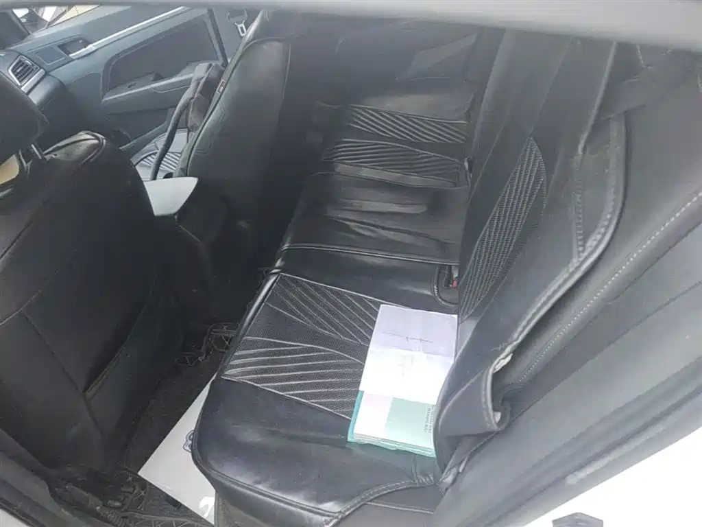 Hyundai Elantra 2018 — фото 17