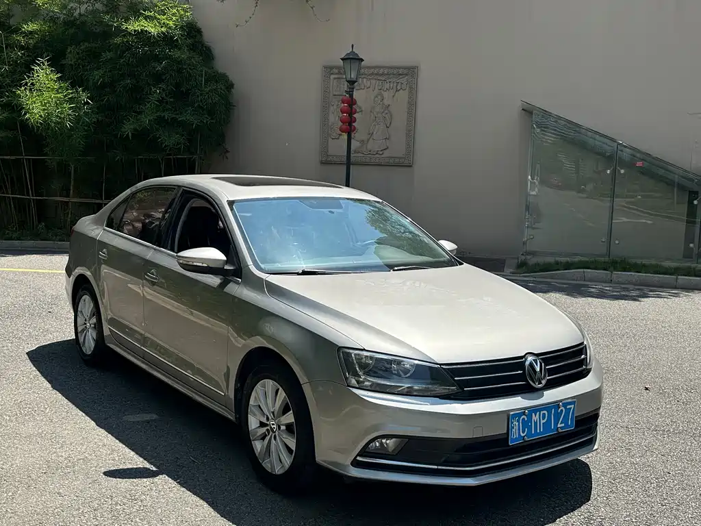 Volkswagen Sagitar 2016