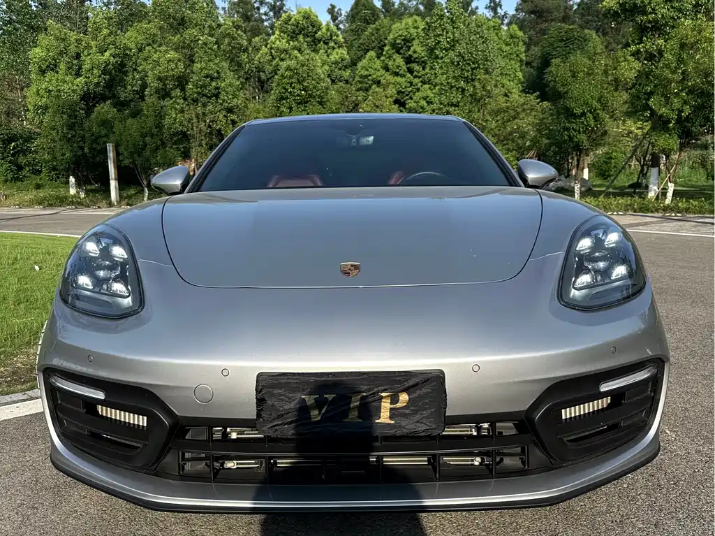 Porsche Panamera 2021