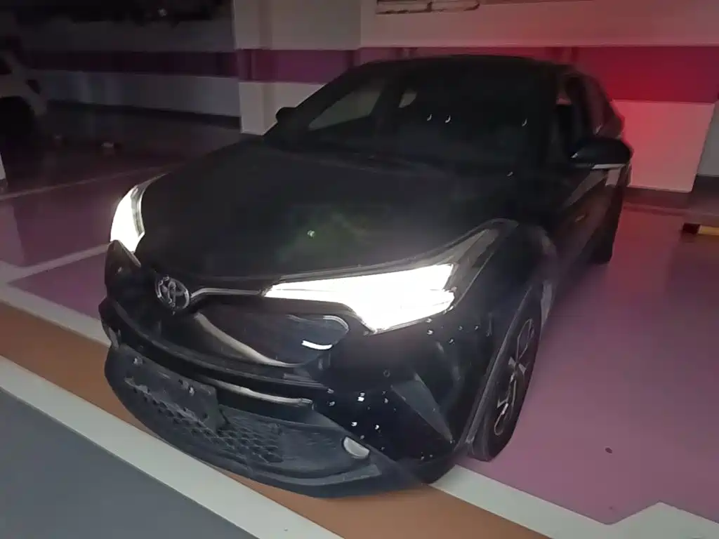 Toyota C-HR 2020 — фото 2