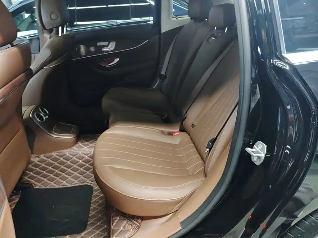Mercedes-Benz E-Class 2022 — фото 17