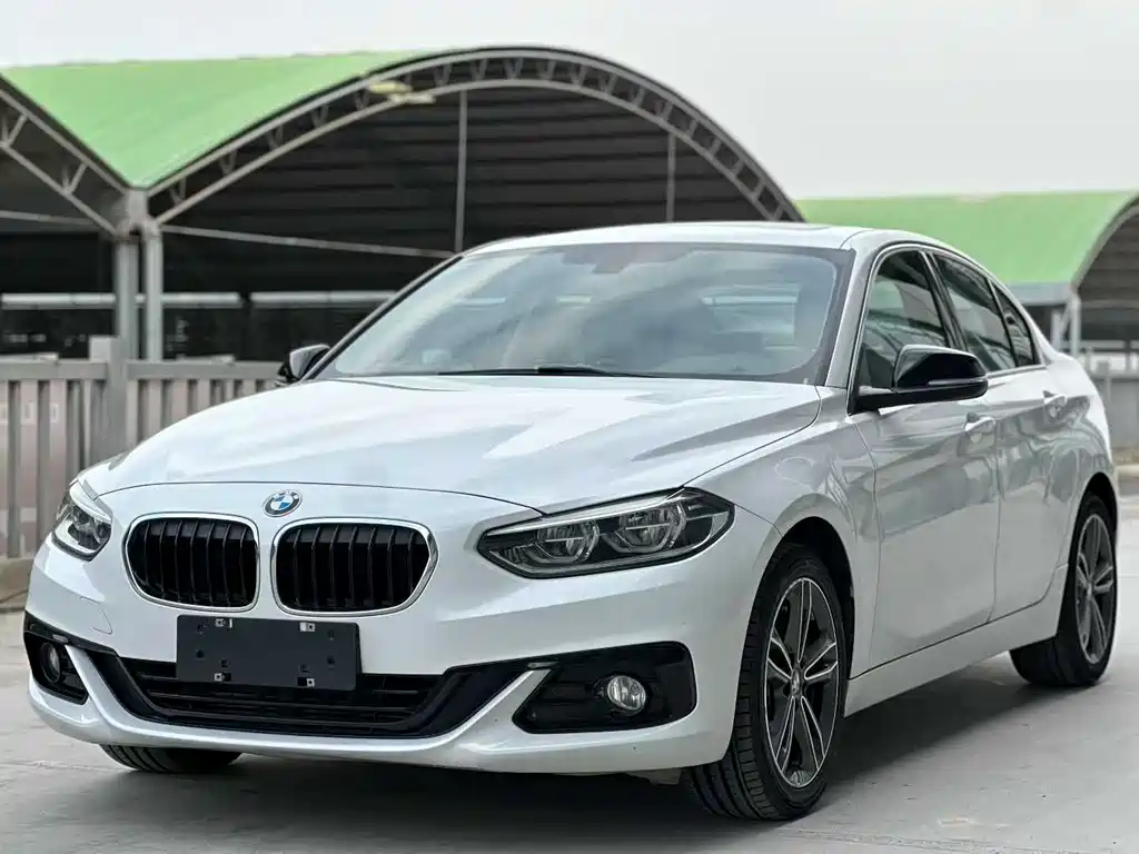 BMW 1 Series 2019 — фото 1