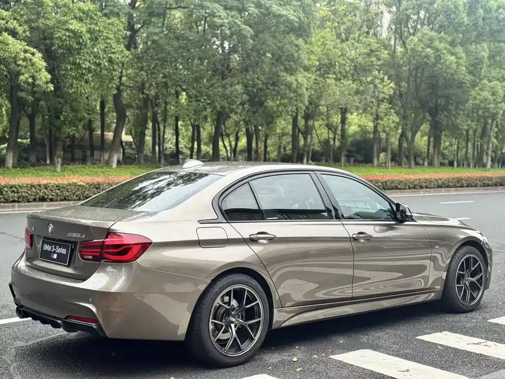 BMW 3 Series 2018 — фото 9