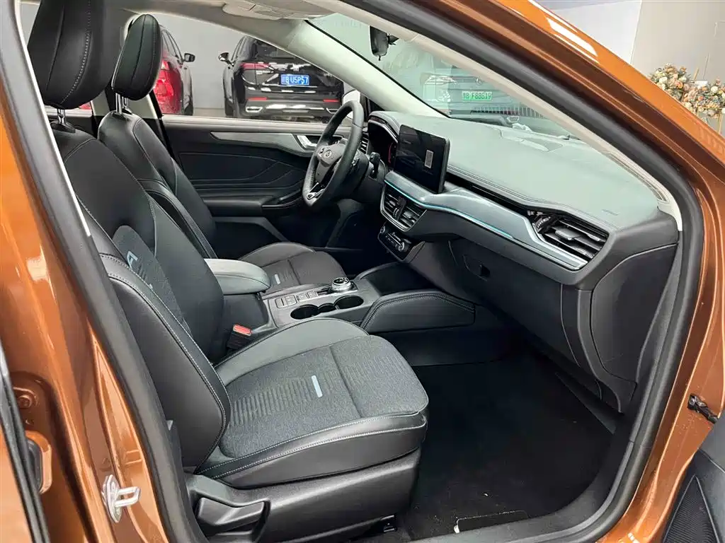 Ford Focus Active 2021 — фото 13