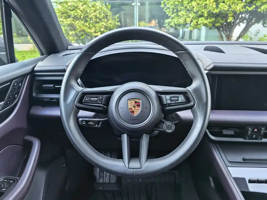 Porsche Macan EV 2025 — фото 7