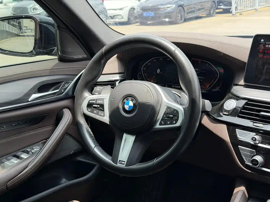 BMW 5 Series 2021 — фото 11