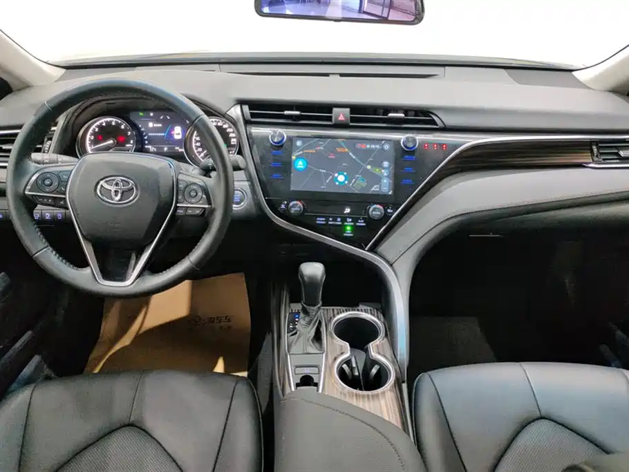 Toyota Camry 2019 — фото 12