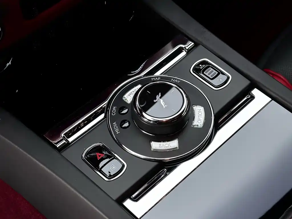 Rolls-Royce Phantom 2018 — фото 12
