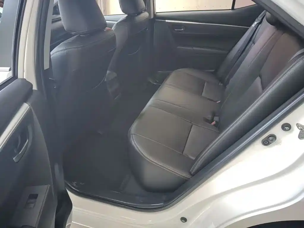 Toyota Corolla 2018 — фото 19