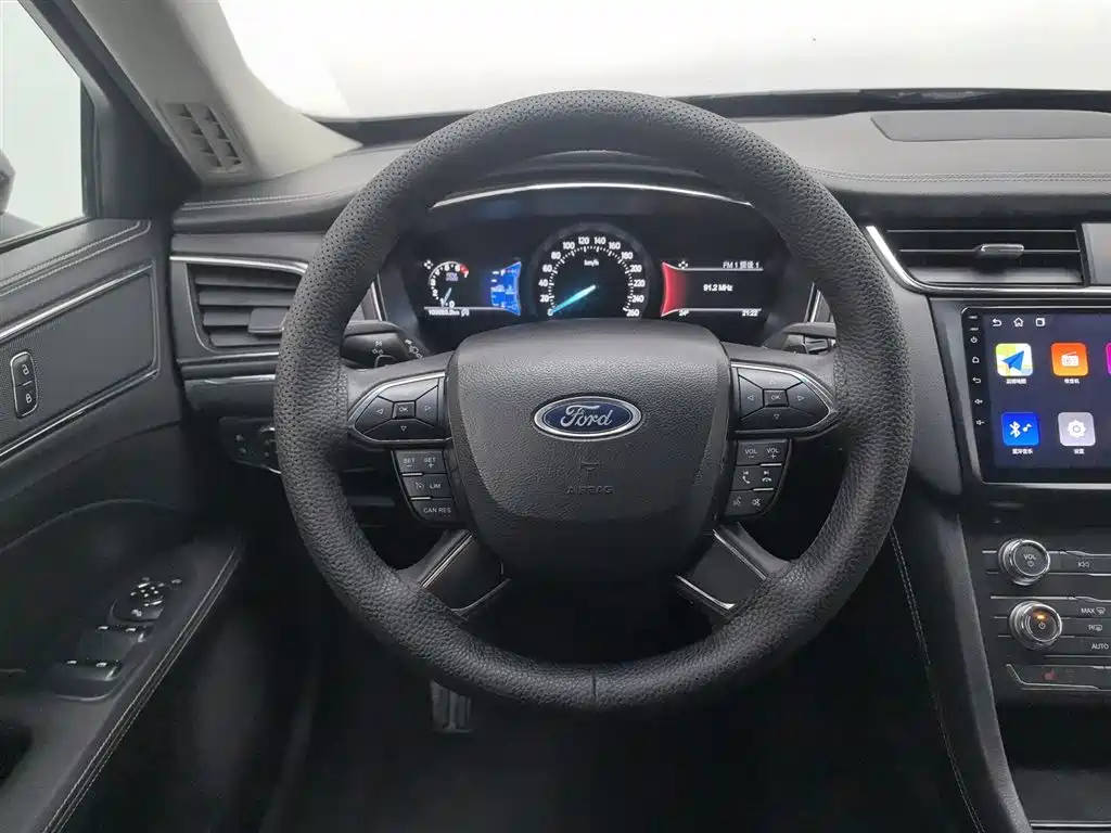 Ford Taurus 2017 — фото 11