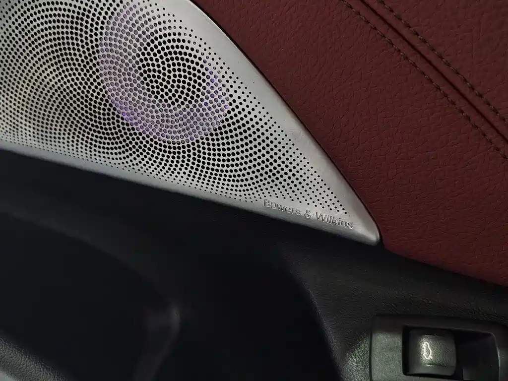 BMW 5 Series 2019 — фото 14