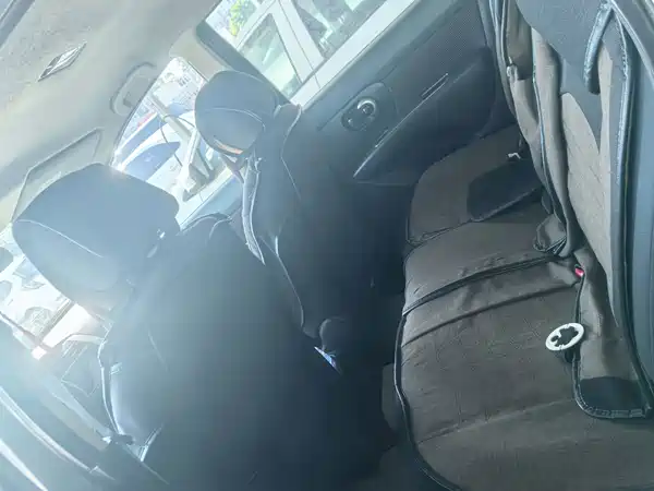 Nissan Livina 2010