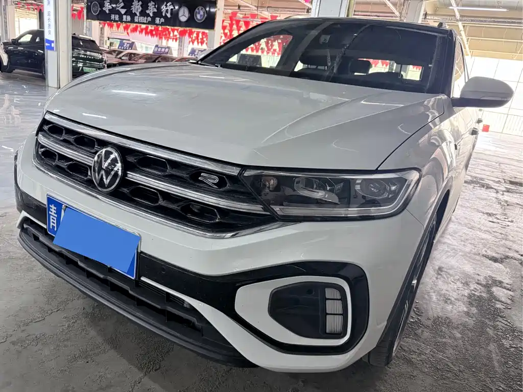 Volkswagen T-Roc 2023 — фото 1