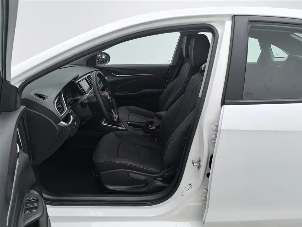 Buick Excelle 2015 — фото 10