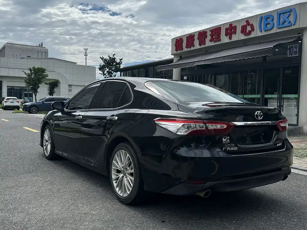 Toyota Camry 2020 — фото 7
