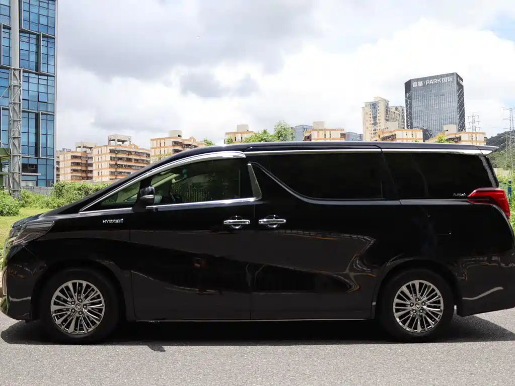 Toyota Alphard 2022 — фото 7