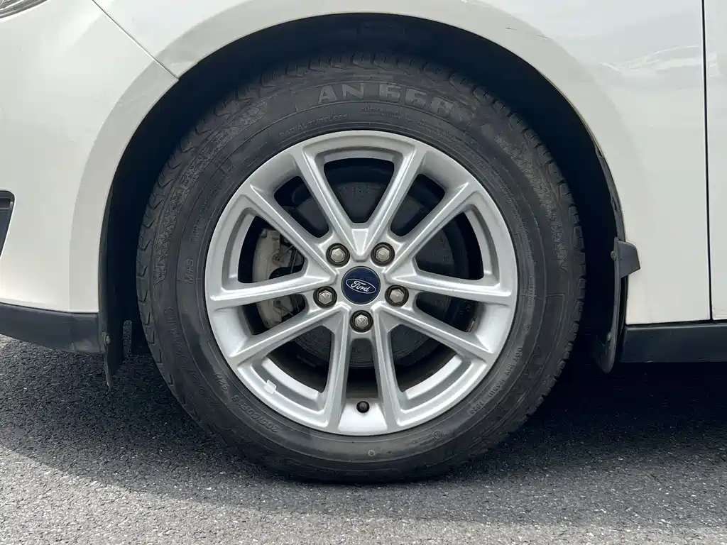 Ford Focus 2017 — фото 14