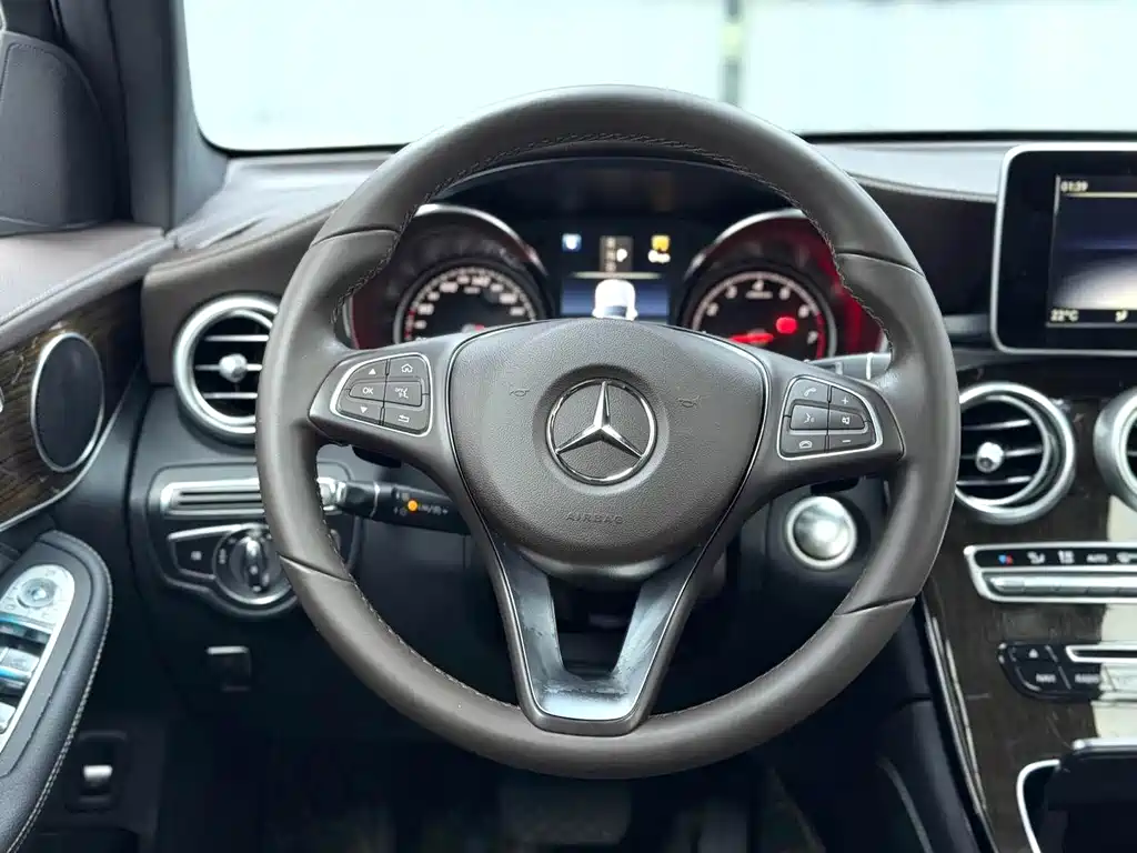Mercedes-Benz GLC 2018 — фото 8