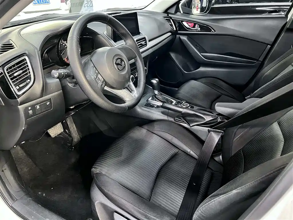 Mazda 3 Axela 2016 — фото 6