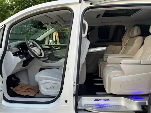 Roewe iMAX8 New Energy 2025