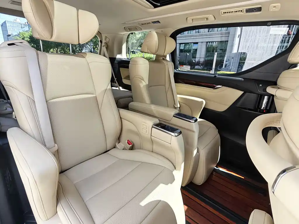 Toyota Alphard 2016 — фото 11