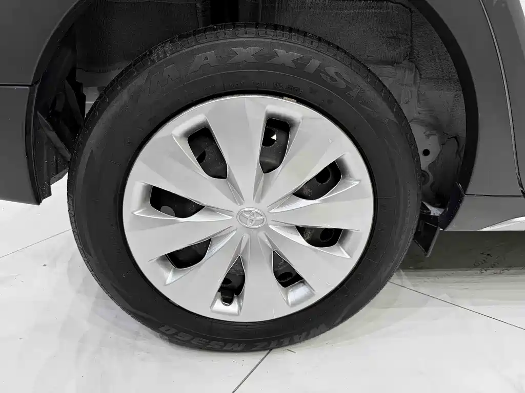 Toyota Yaris L 2023 — фото 12
