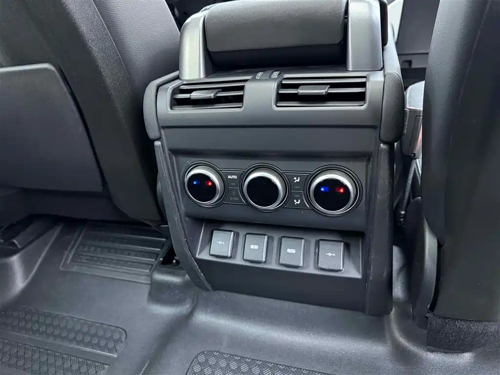Land Rover Defender 2020 — фото 23