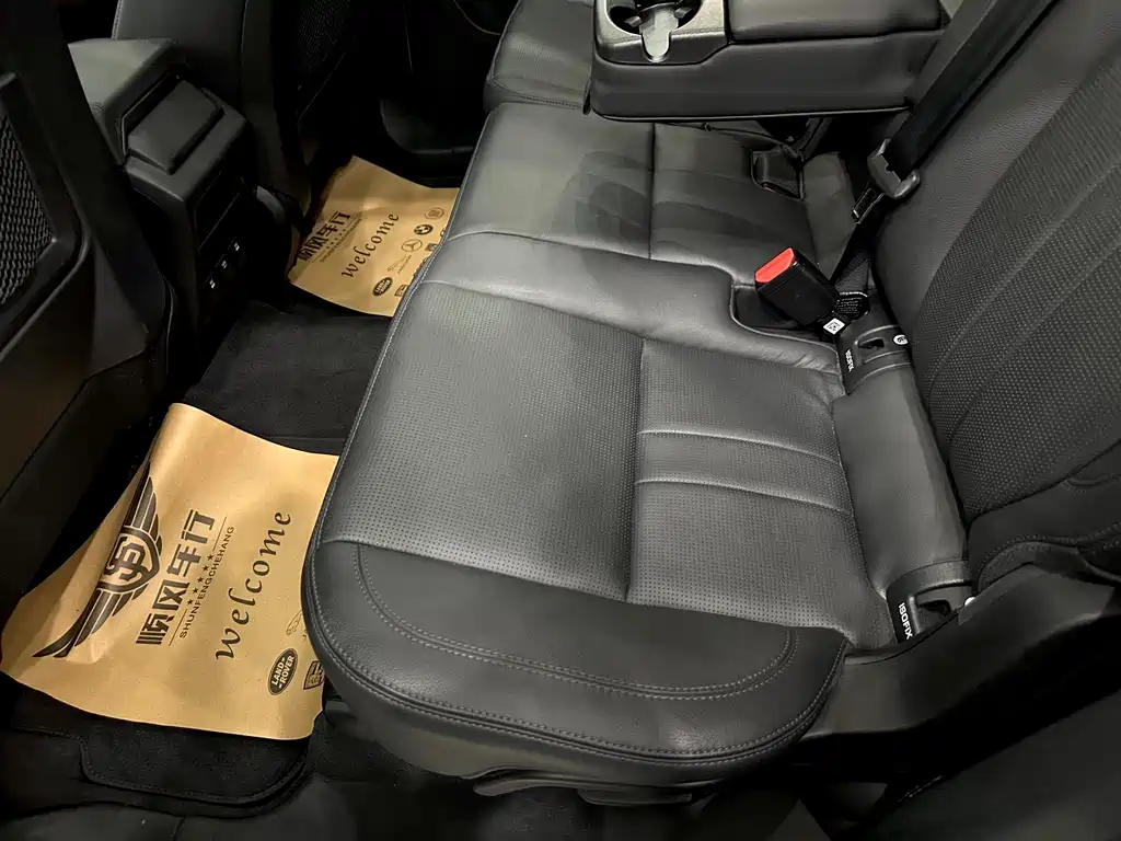 Land Rover Discovery Sport 2018 — фото 14