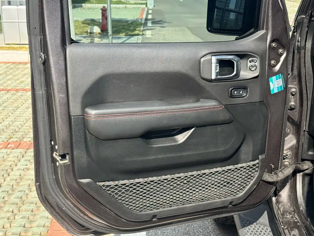 Jeep Wrangler 2021 — фото 20
